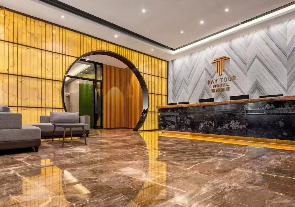 Hotel Ray Tour