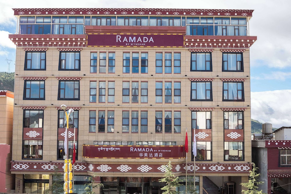 Hotel Ramada By Wyndham Diqing