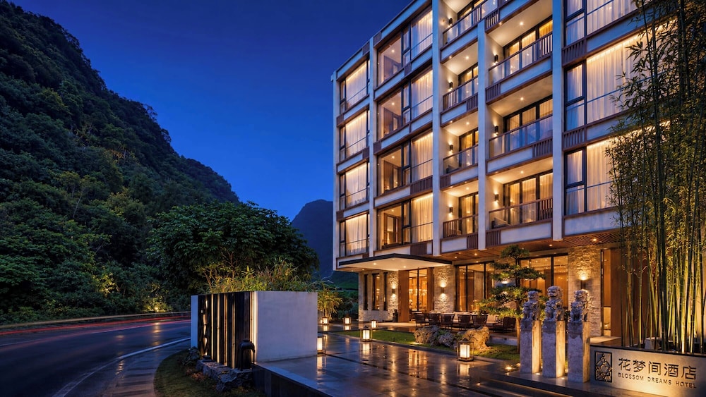 Hotel The Blossom Dreamscape Boutique Hotel - Yulong River Branch - Free Buffet Breakfast & Laundry Facilities & Tailor Made Tours
