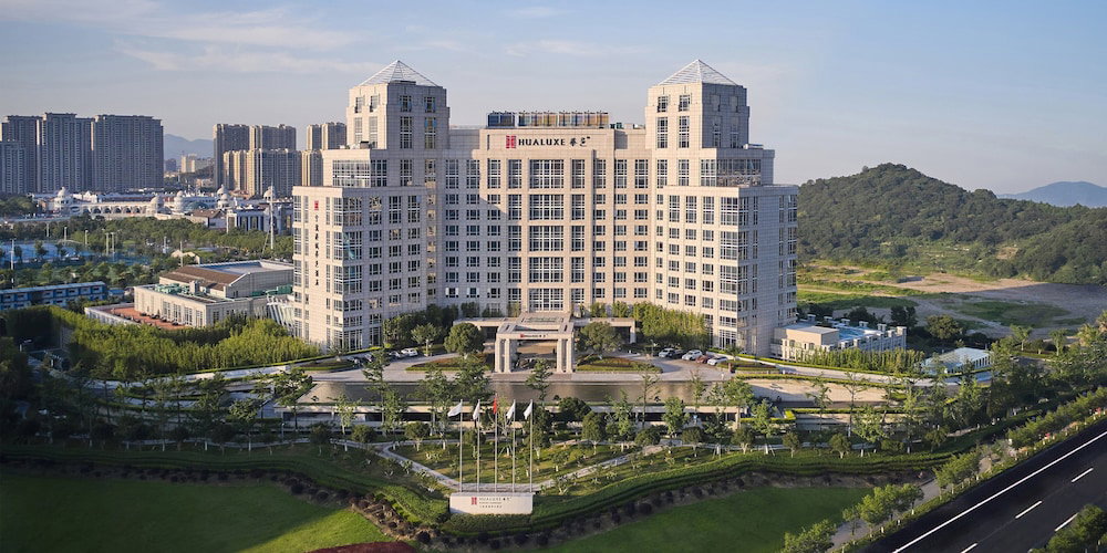 Hotel Hualuxe Ningbo Harbor City By Ihg