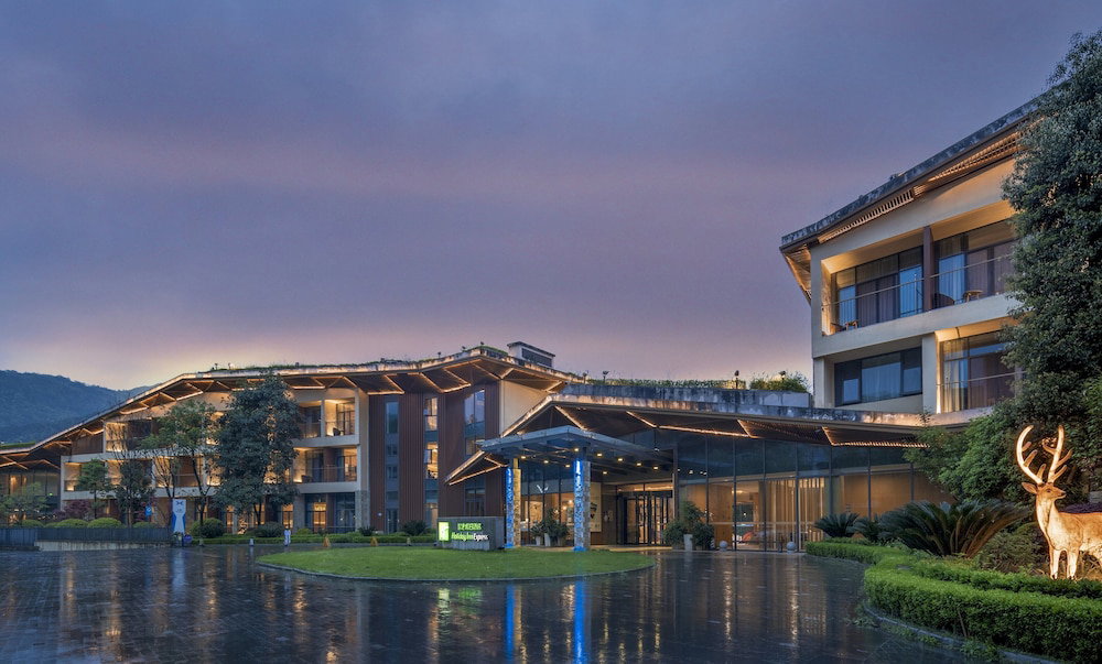 Hotel Holiday Inn Express Emei Mountain By Ihg