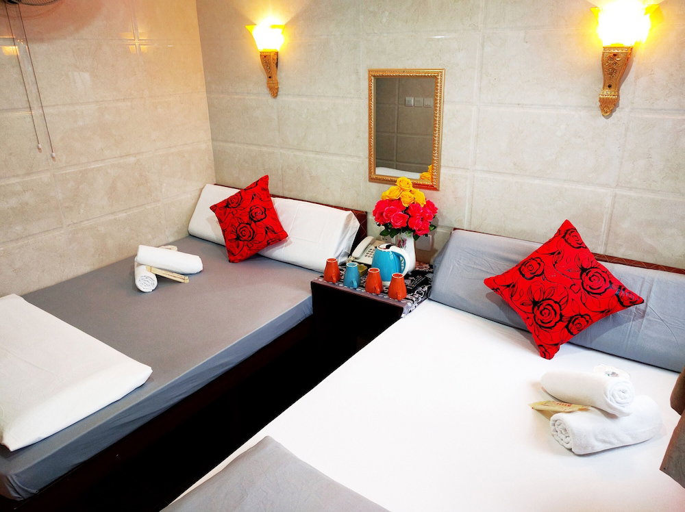 Hotel Paris Guest House (E4, 10/F)