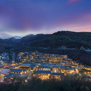 Hotel Conrad Jiuzhaigou cazare Sichuan