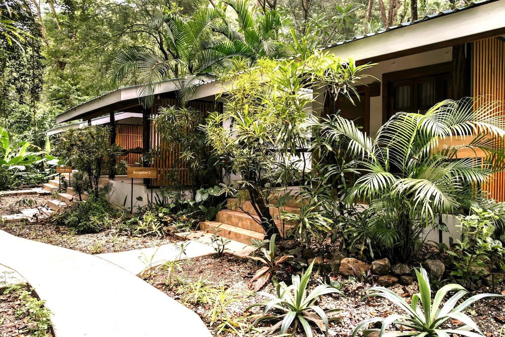 Hotel Makanas Beach Bungalows