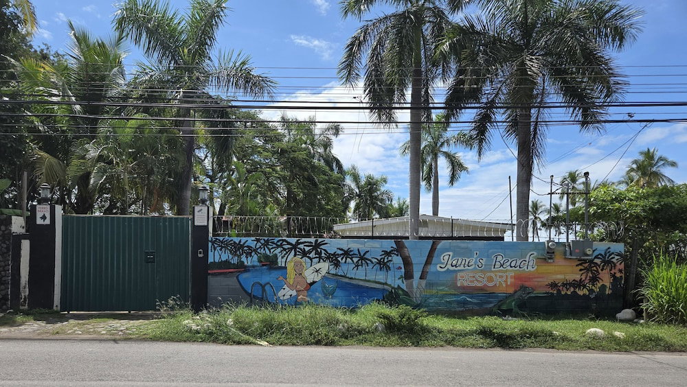 Hotel Jane's Beach Resort