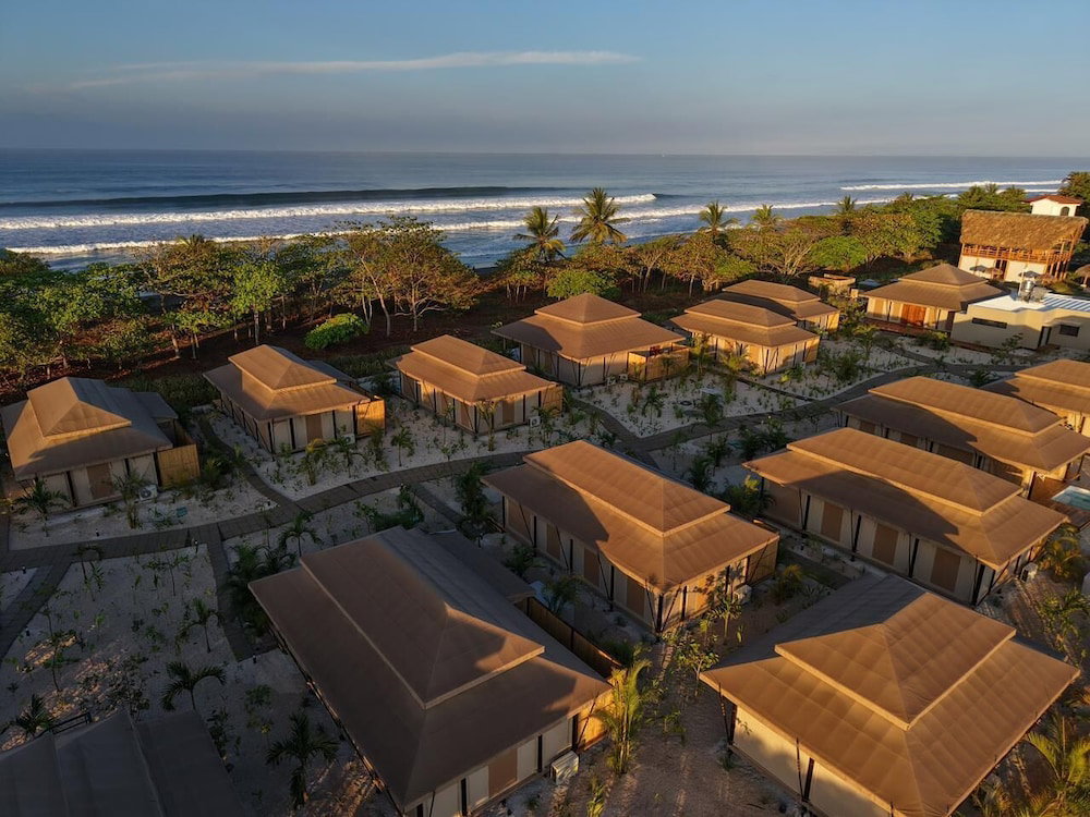 Hotel Amarena Canvas Beach Hotel
