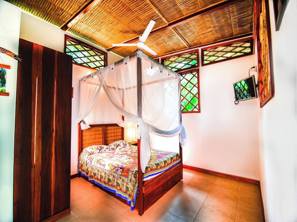 Hotel Villa 6 - Luxury 2 Bed Villa - Small Private Garden