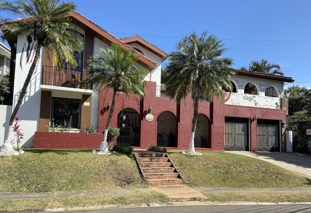 Hotel The Cariari Bed And Breakfast