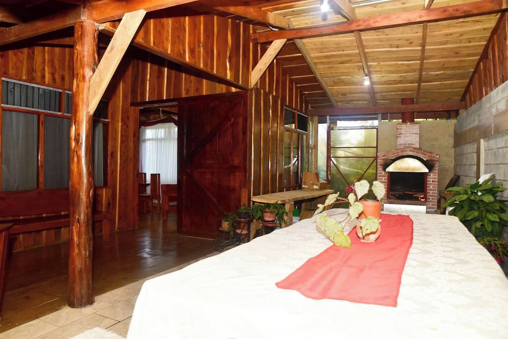 Hotel Santa Ana City Views Chalet