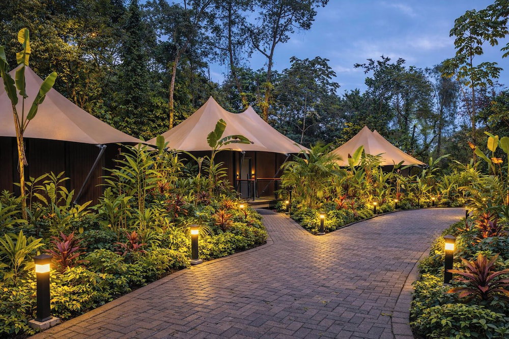 Hotel Tifakara By The Waterfall