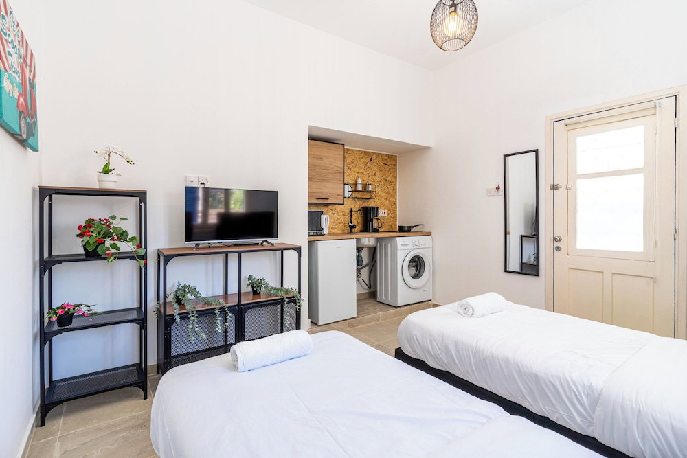 Hotel Mufasa Studio & Terrace In Larnaca