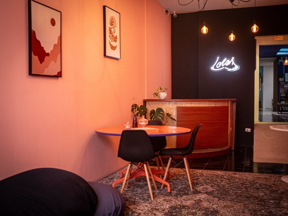 Hotel Lolas Hostal