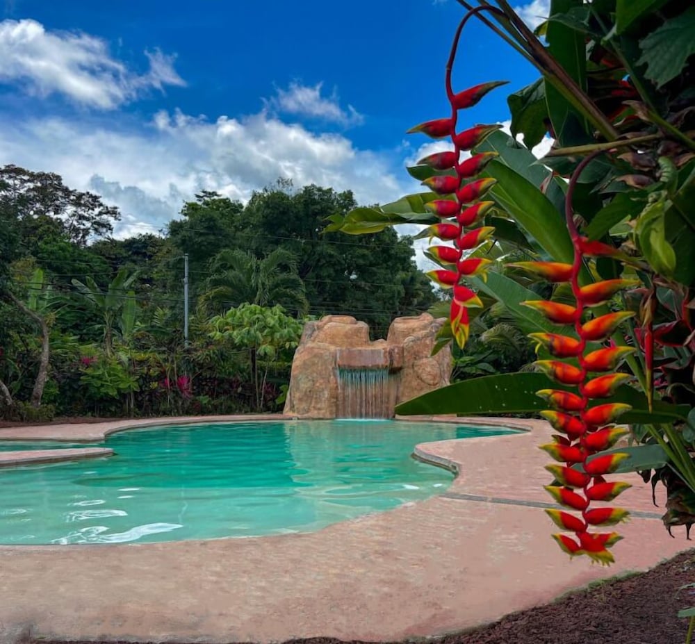 Hotel Cabinas La Catarata