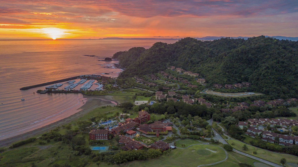 Hotel Stay In Cr Los Sueños Condos