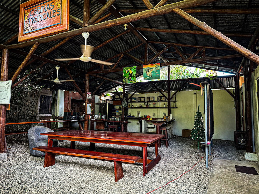 Hotel Cabinas Tropicales