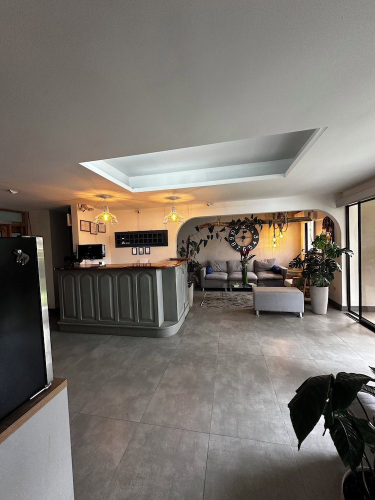 Hotel Berlor Airport Inn
