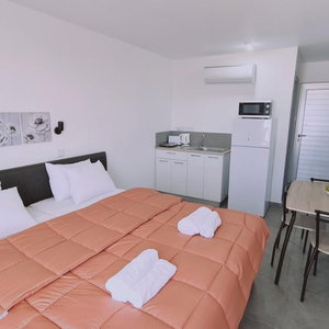 Hotel 100 An - Napa Living 38 cazare Ayia Napa