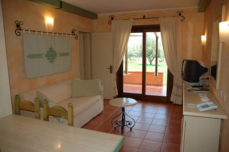 Lantana Resort Hotel & Apartments