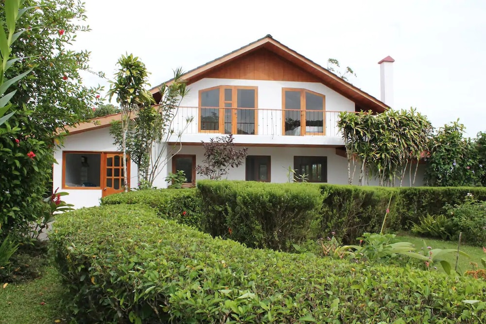 Hotel Crparaiso Main House