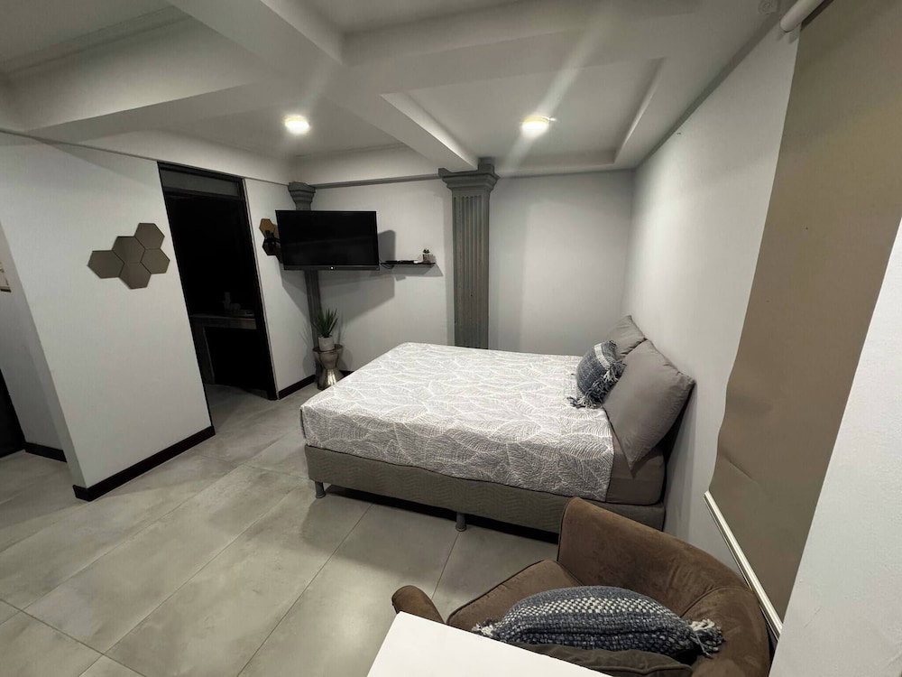 Hotel Studio 05 In Santa Ana Central, Convenient, And Comfortable