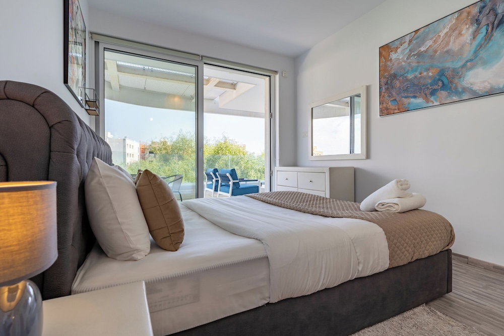 Starlet 1-Br Apt. & Pool In Larnaca