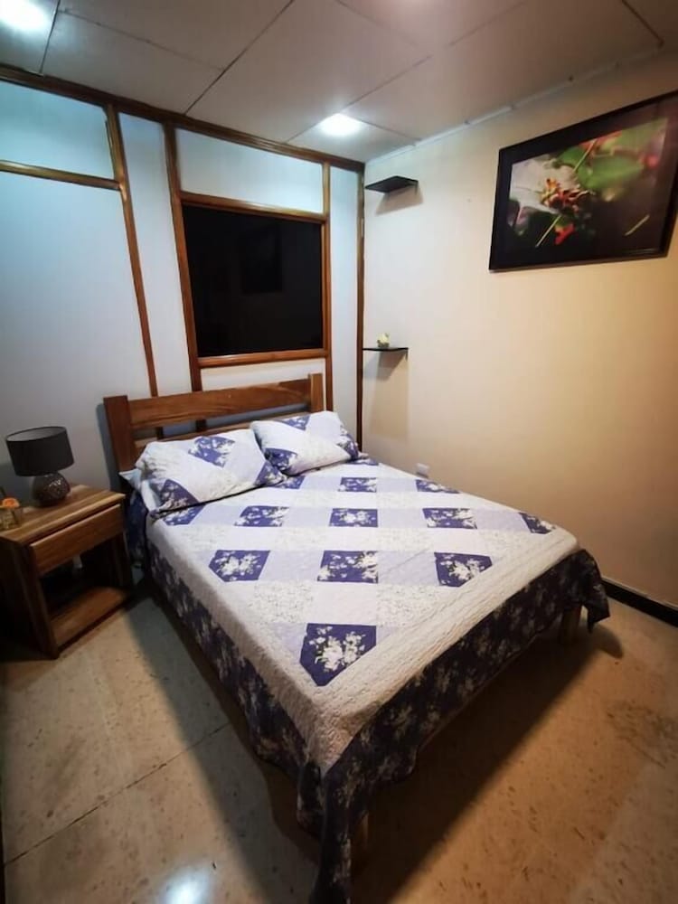 Hotel Toucan Hostel