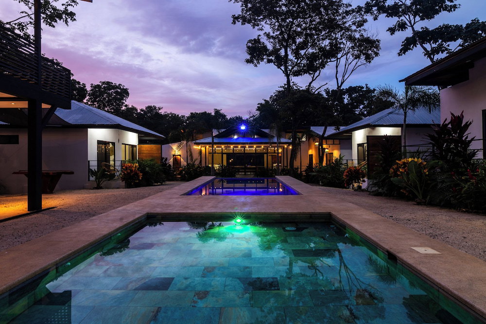 Hotel 2 Blu Moons Boutique Hotel & Retreat