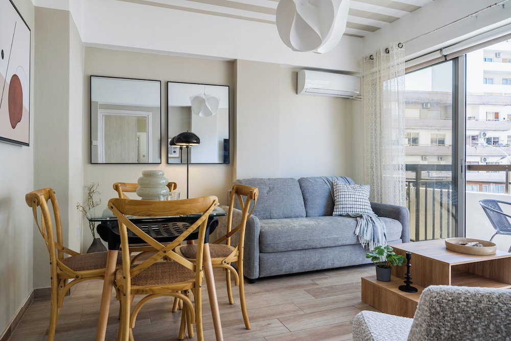 Hotel Berries 1-Br Apt In Larnaca