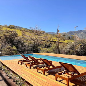 Sejur Bee Suites San José - Santa Ana vacanta Santa Ana