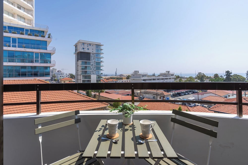 Hotel Fiesta 1-Br Apt. & Balcony In Larnaca