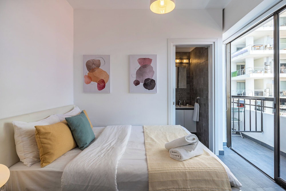 Fiesta 1-Br Apt. & Balcony In Larnaca