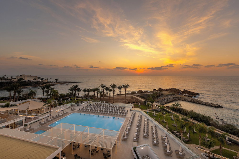 Hotel Queen's Bay Hotel