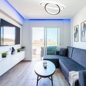Sejur Olympus Stylish 2-Br Apt In Larnaca vacanta Meneou