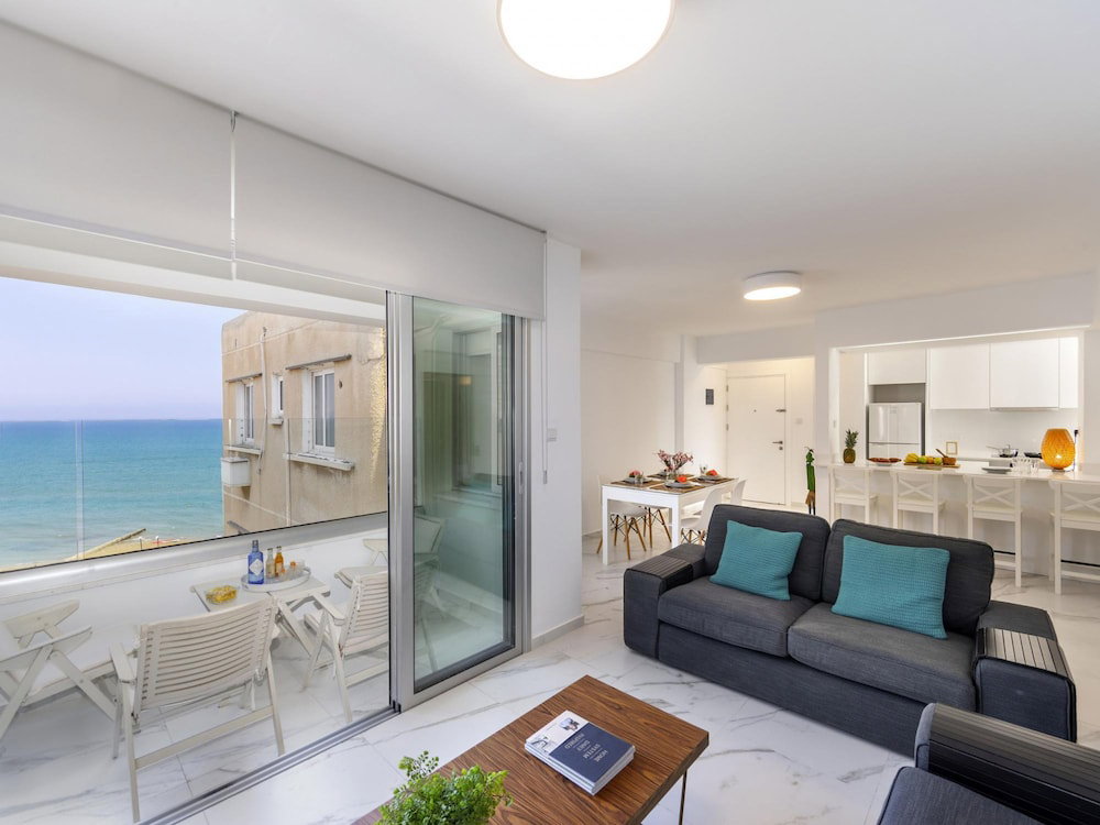 Hotel Mackenzie Leo Seafront Suite
