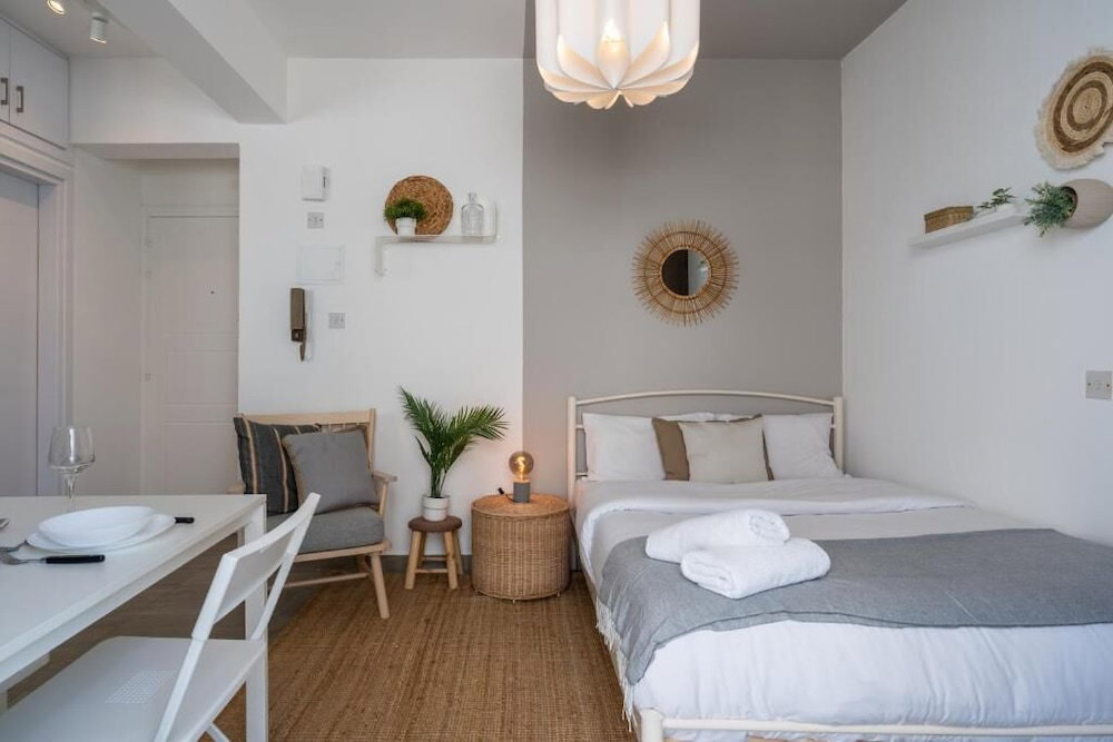 Orchid Cozy Studio & Balcony In Larnaca
