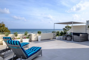 Hotel The Coral Penthouse cazare Meneou
