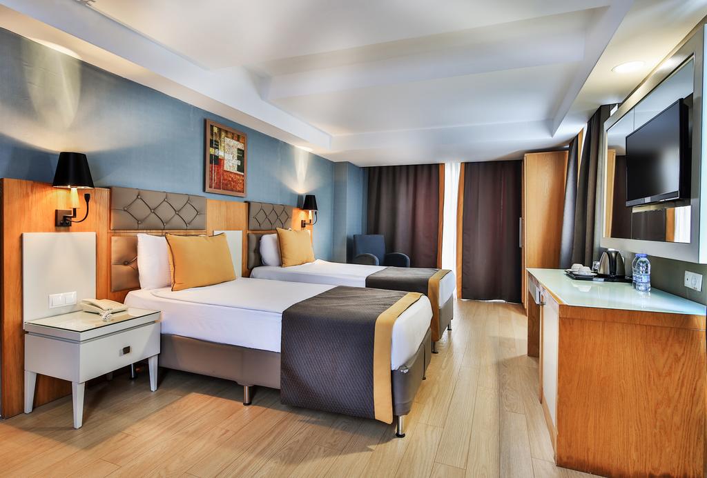 dal travel Saturn Palace Resort