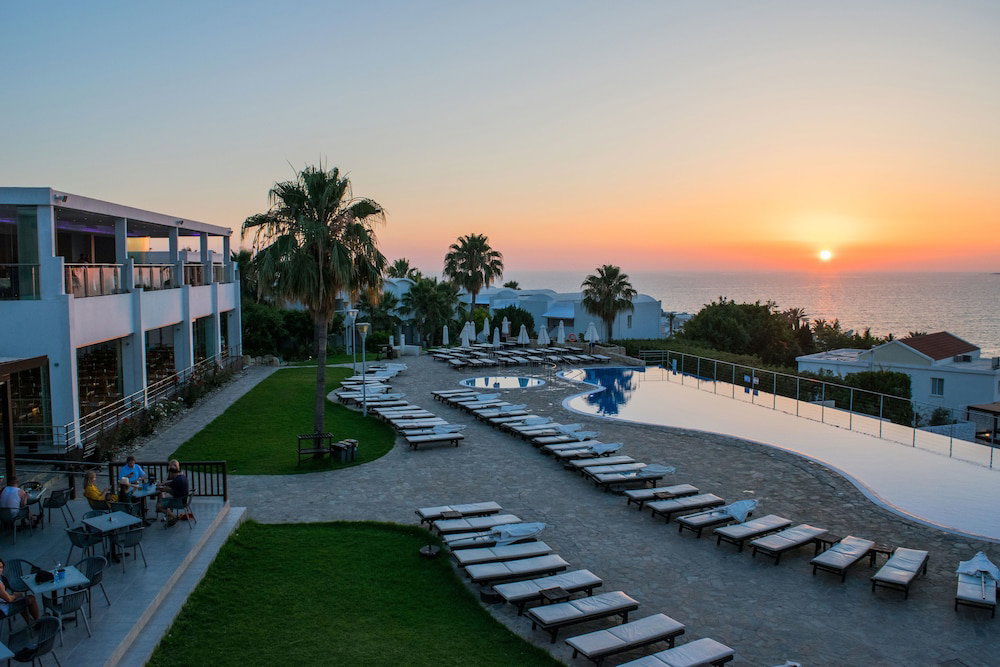 Hotel Theo Sunset Bay Hotel