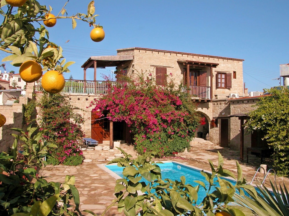 Hotel Cyprus Villages Hotel & Restaurant - Central Location - Bed & Breakfast - With Access To Pool And Stunning Views