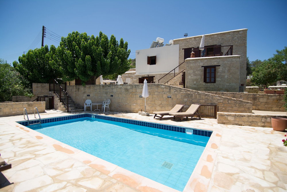 Hotel Elpida's Stone Houses