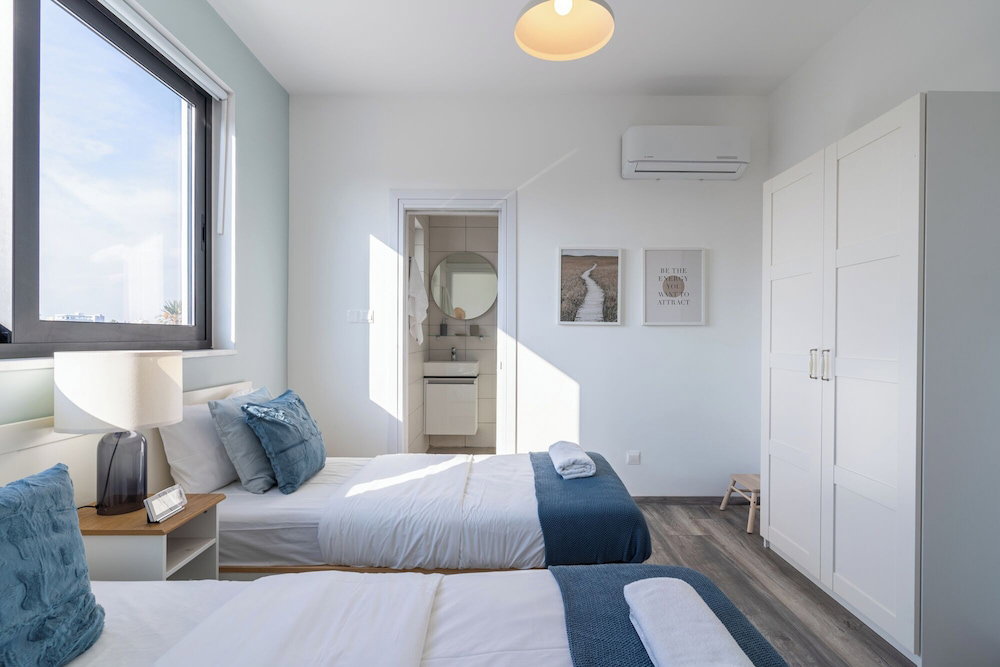 Thálassa 2-Br Apt. & Balcony In Larnaca