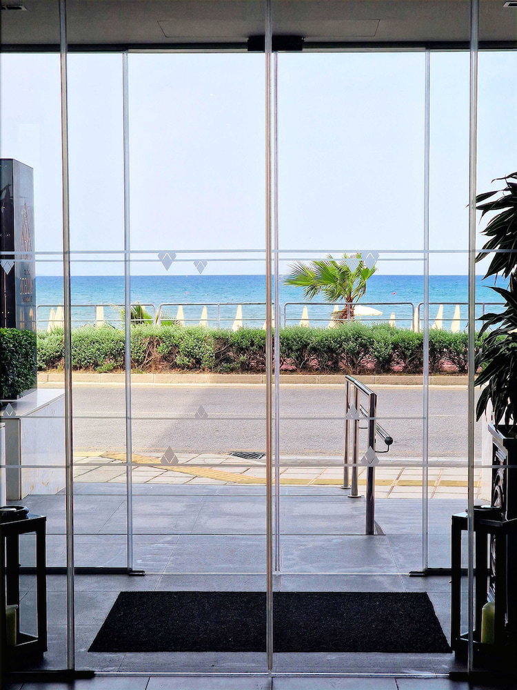 The Ciao Stelio Deluxe Hotel - Adults Only