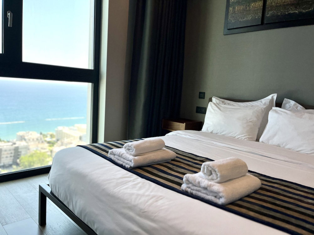 Hotel 128 Lim - 2001 Stay Only Tower Suite