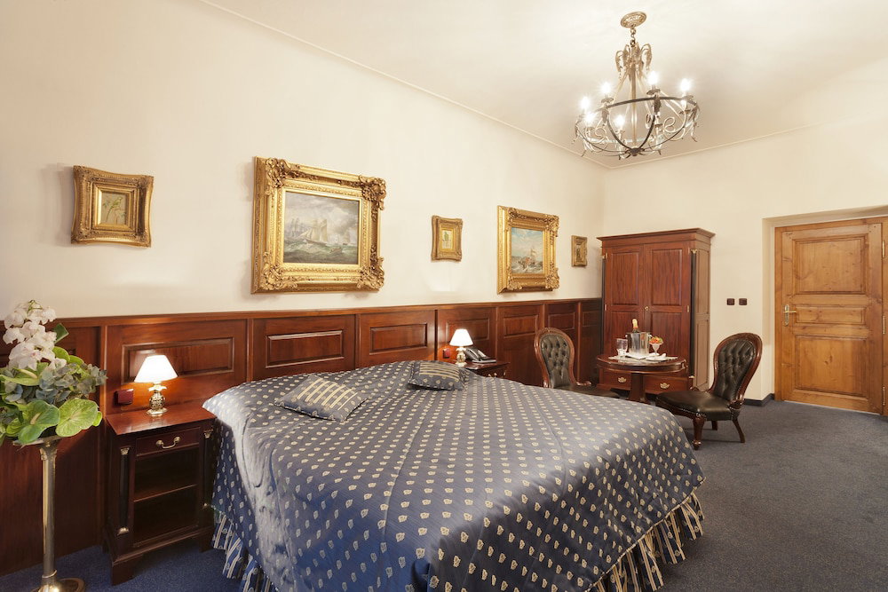 Hotel U Zlatého Stromu Prague By Bhg