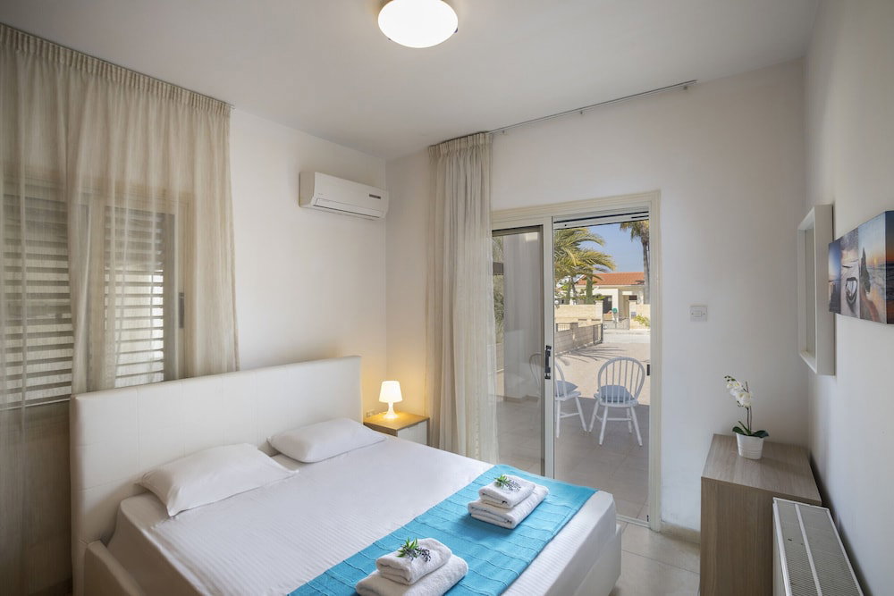 Meneou Beachfront Villa 5