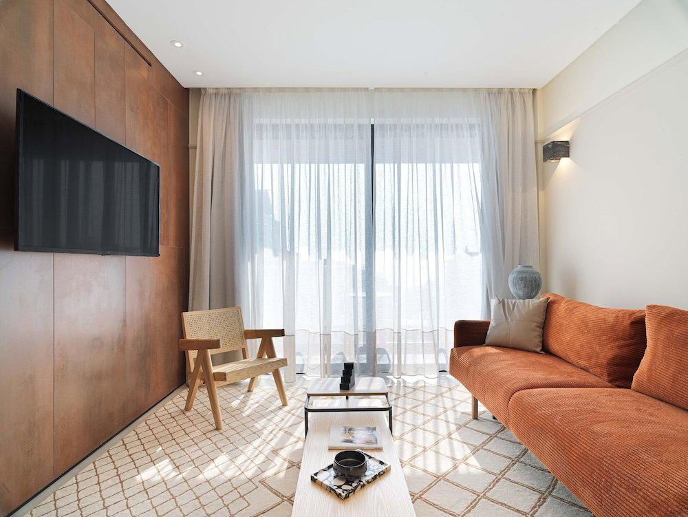 Hotel Liv Mackenzie Beach Suites