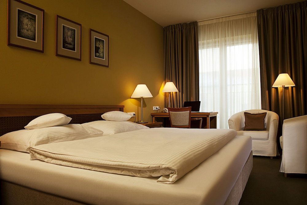 Hotel Dolce Villa Hotel
