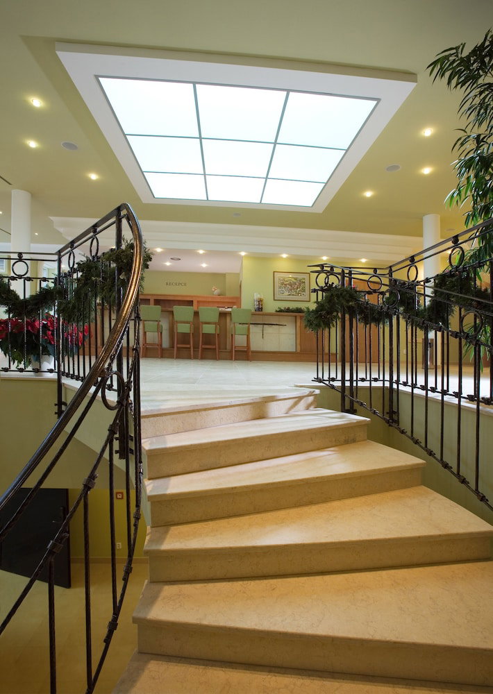 Dolce Villa Hotel
