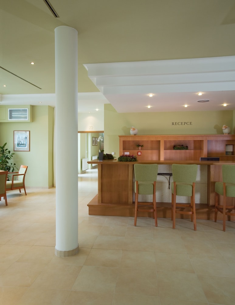 Dolce Villa Hotel