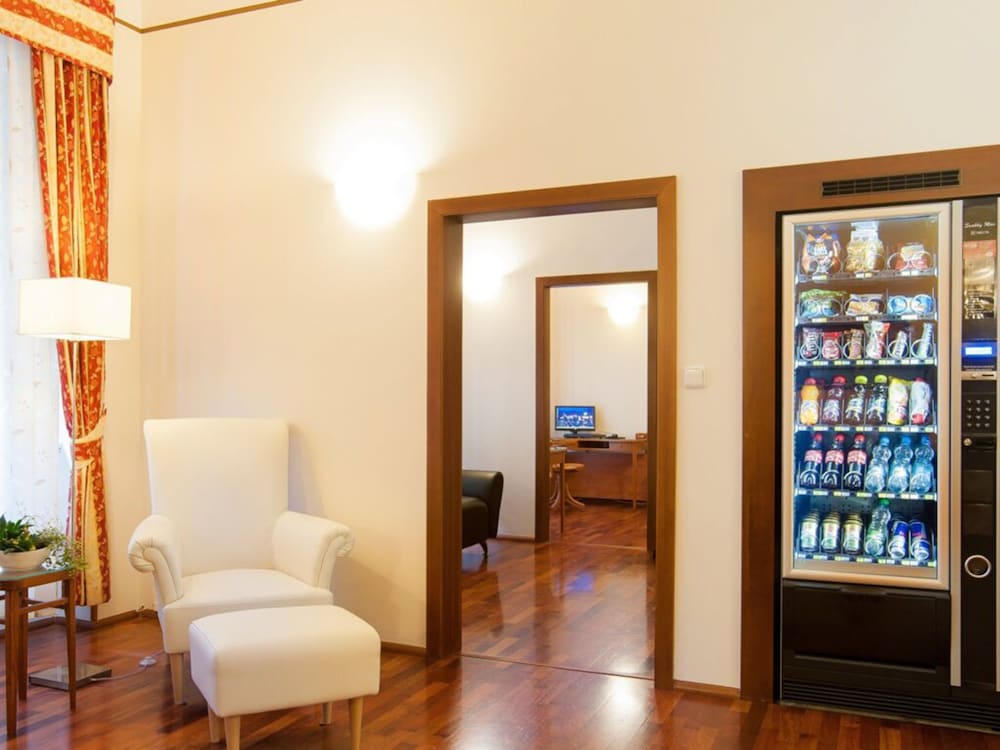 Hotel Cloister Inn